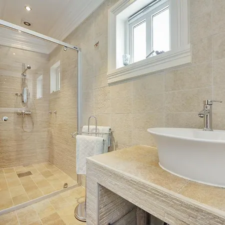 Knosesmauet Penthouse With Balcony Daire Bergen